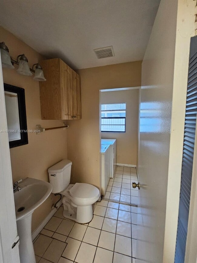 Building Photo - 11616 NW 35th Ct