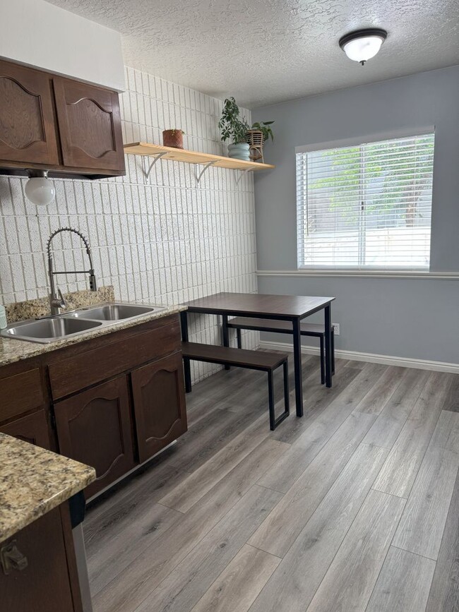 Building Photo - Charming 3-Bedroom Home with Modern Update...
