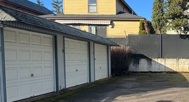 Building Photo - Charming Remodeled Townhome in Raleigh West - Prime Location w/ Garage & Private Patio