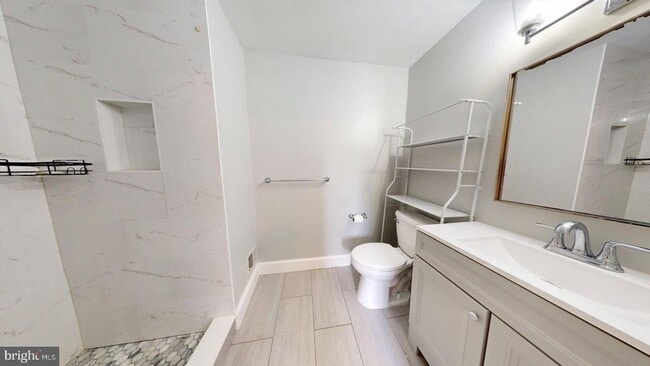 Building Photo - 2011 N Oakland St