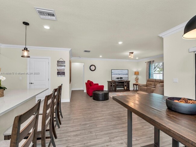 Building Photo - 3041 Hibiscus Ave