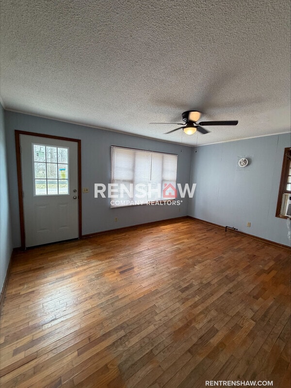 Building Photo - 179 W Main St