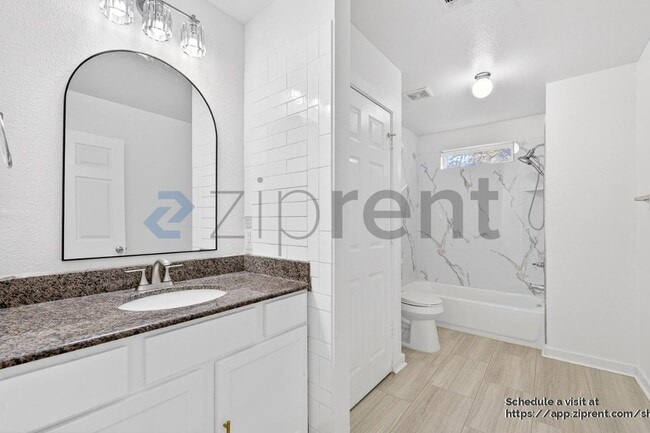 Building Photo - 3226 Navaro St