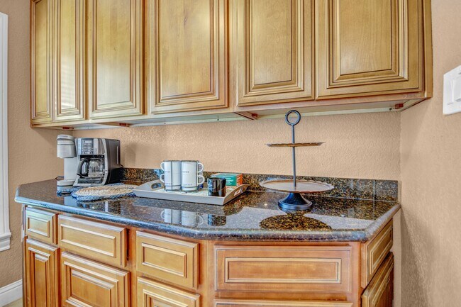 Building Photo - 4828 Wharton Dr