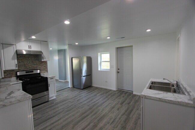 Building Photo - 103 Atwood Ave