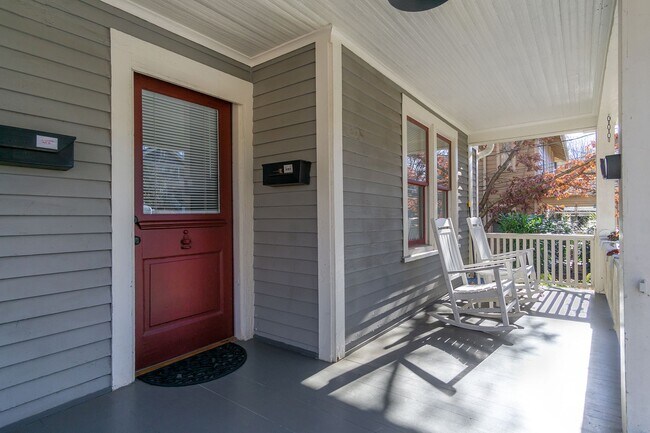 Building Photo - Montford Furnished Rental