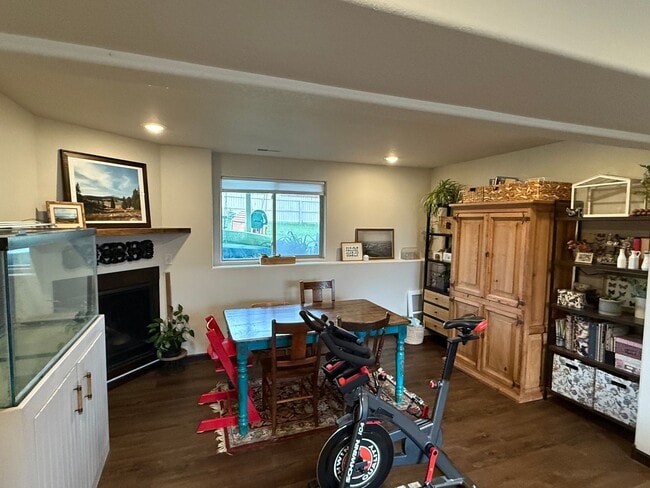 Building Photo - 4 Bedroom, 3 Bathroom Home for Rent