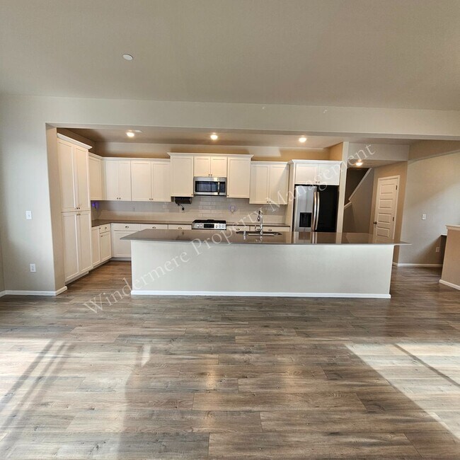 Building Photo - Spacious 4 Bedroom Home with Gas Fireplace, Office Space & 2-Car Garage!