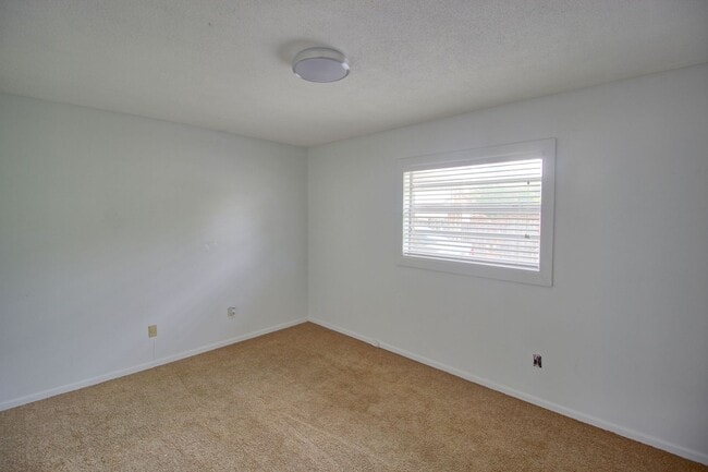 Building Photo - 205 E Esther St