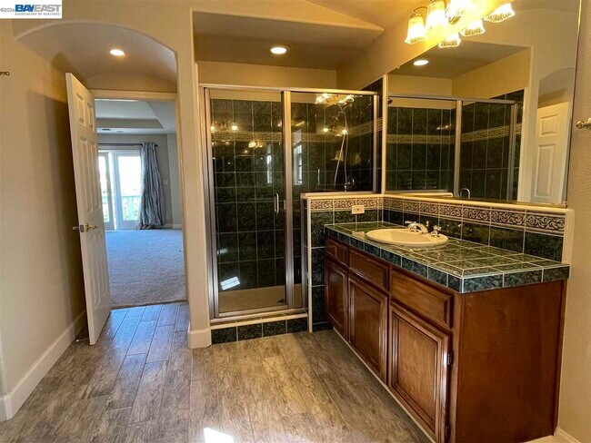 Building Photo - 9332 Mediar Dr