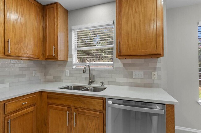 Building Photo - 14524 Ballycastle Trail