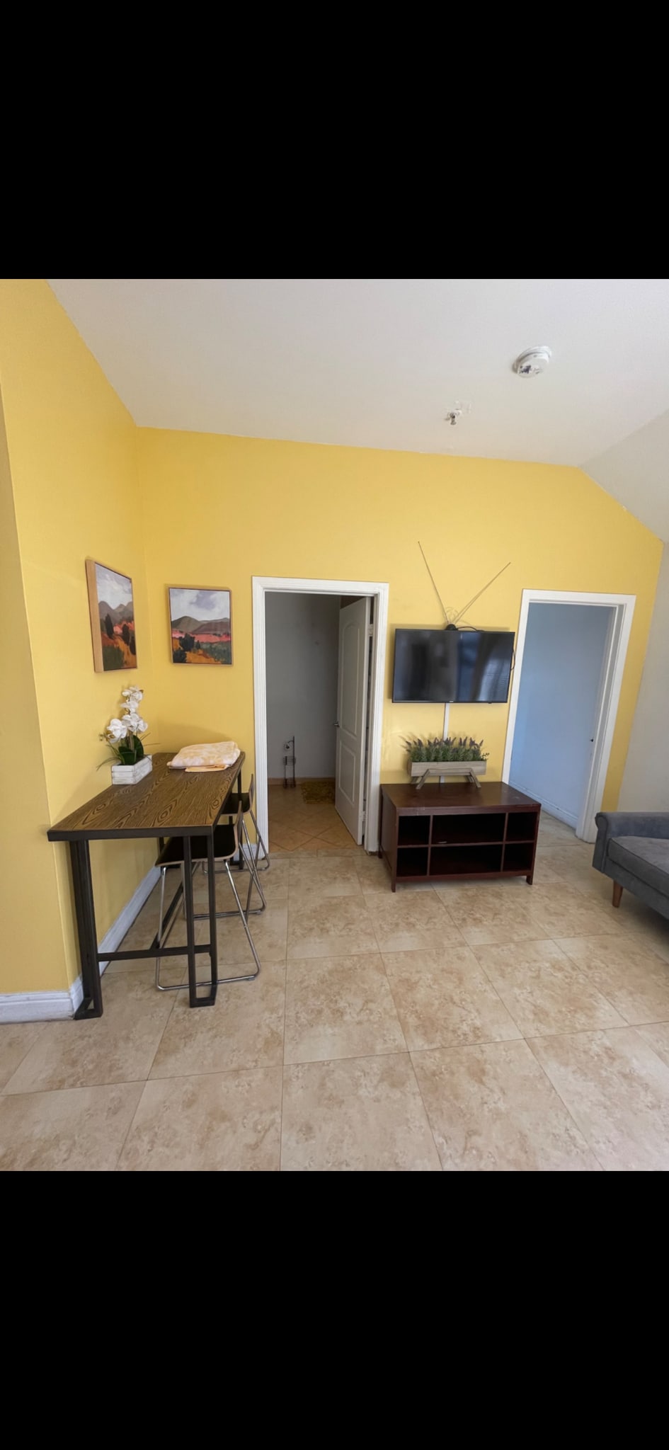 Building Photo - 2425 Hunter St