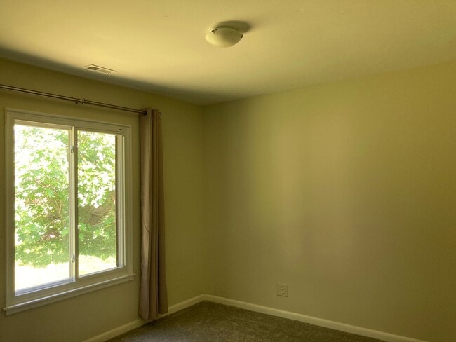 Building Photo - 16 Aquarius Ct