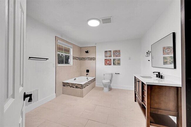 Building Photo - 1201 NW 112th Ave
