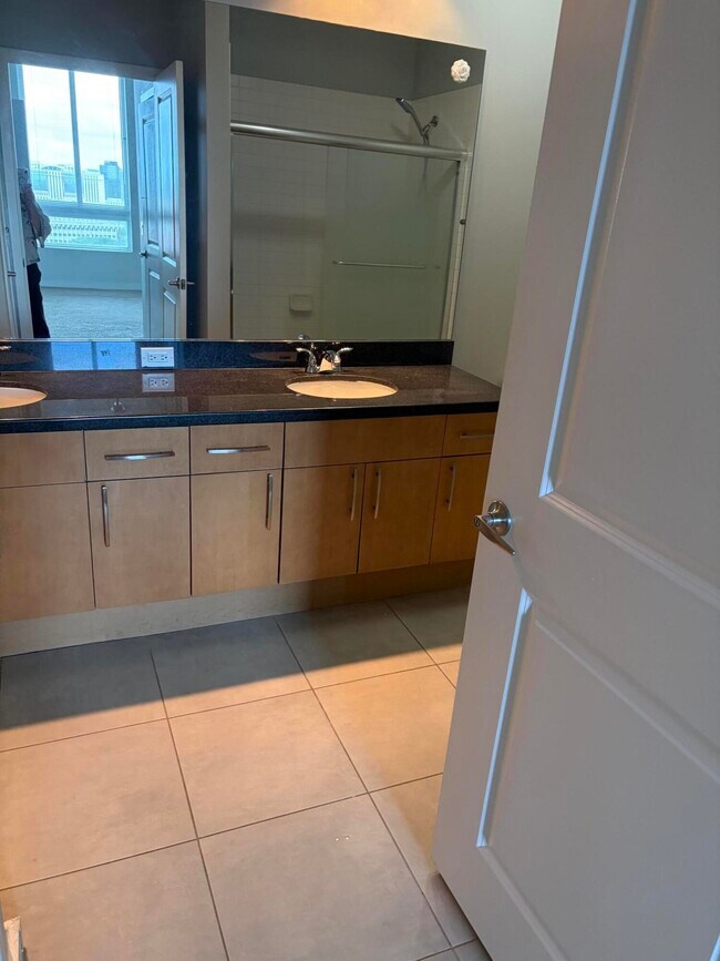 Building Photo - 300 S Australian Ave