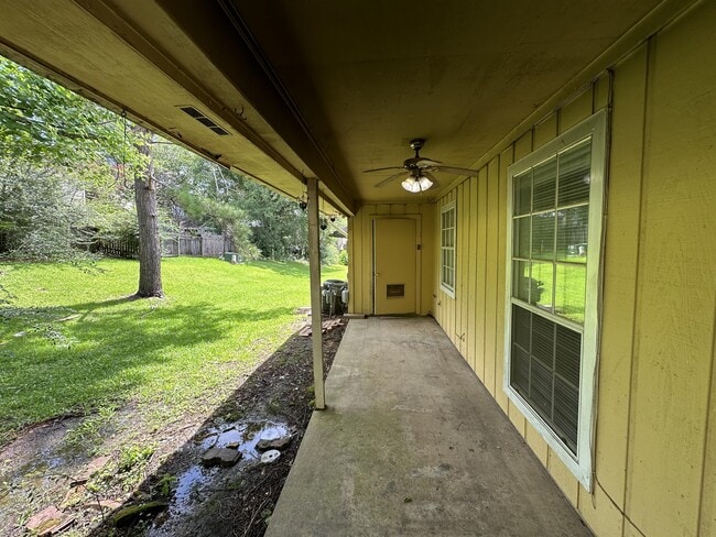 Building Photo - 108 Briarmeade Dr