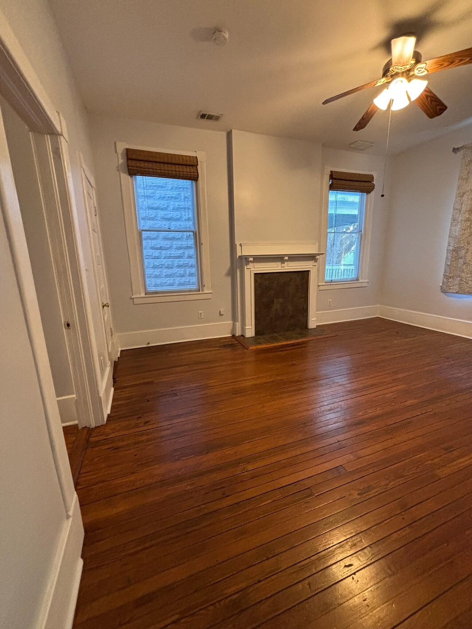 Largest Bedroom - 1902 Barnard St