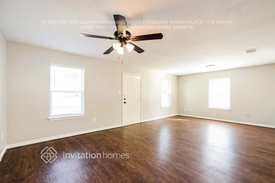 Building Photo - 107 Cook St