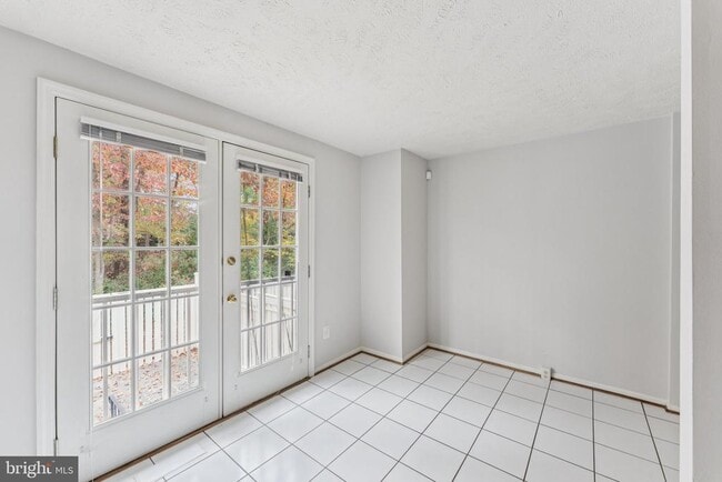 Building Photo - 1581 Woodcrest Dr