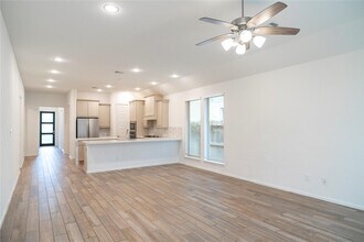 Building Photo - 31410 Golden Cliffs Ln