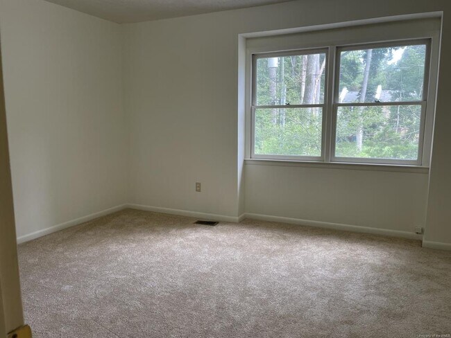 Building Photo - 158 Albemarle Dr