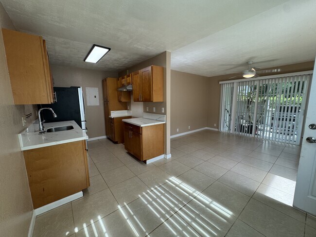 Building Photo - 46-1031-1031 Emepela Wy
