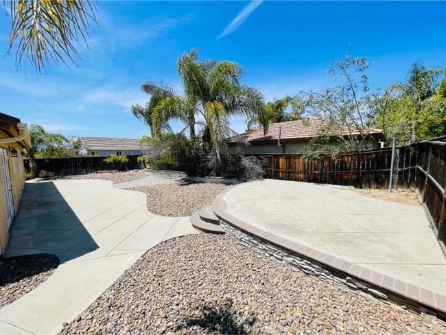 Building Photo - 27970 Sunlight Ct