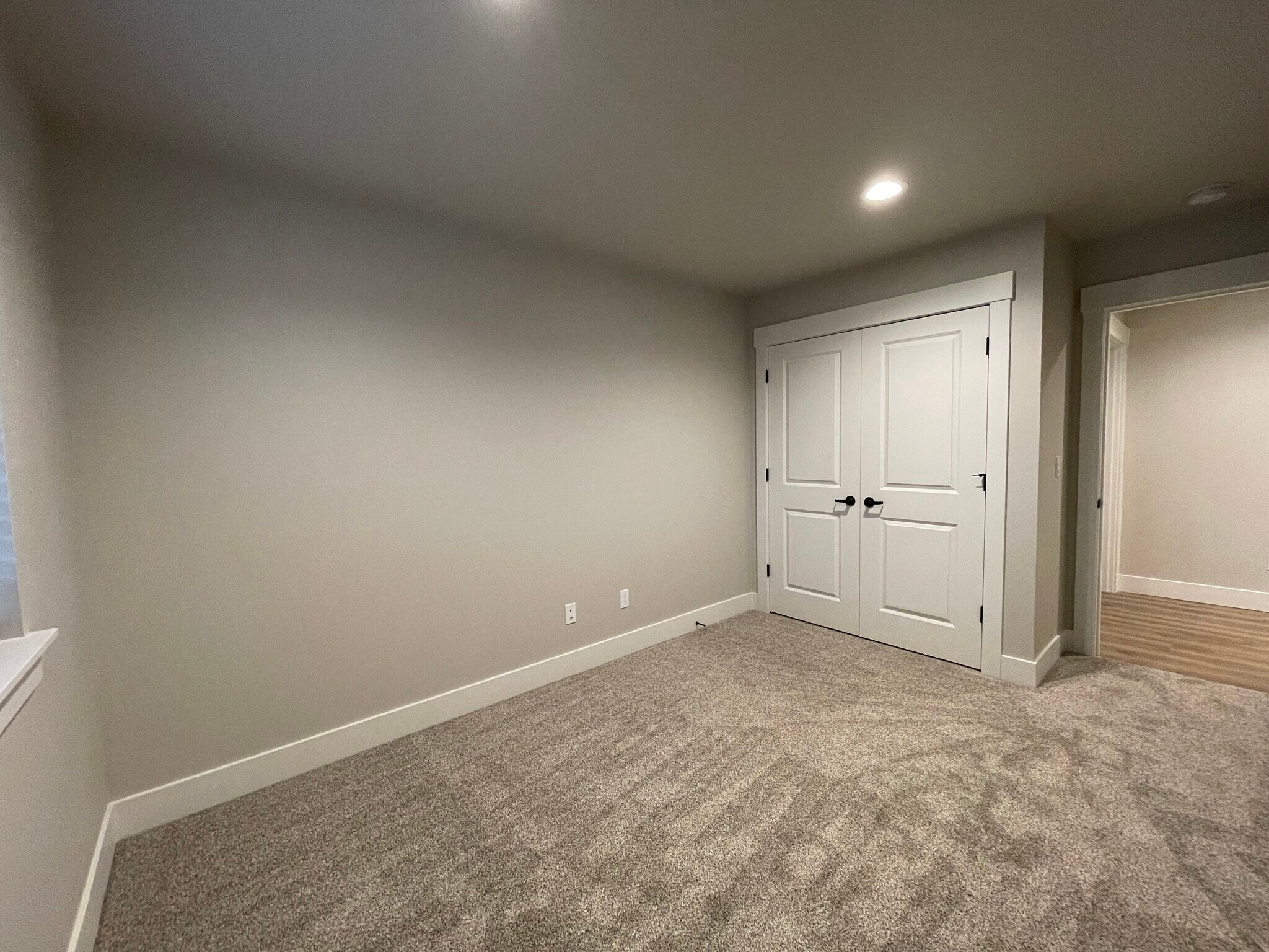 Building Photo - 412 W 1st St