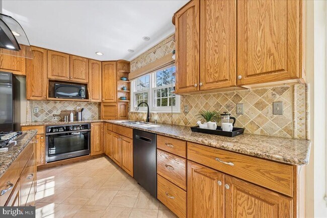Building Photo - 13511 Fallen Oak Ct