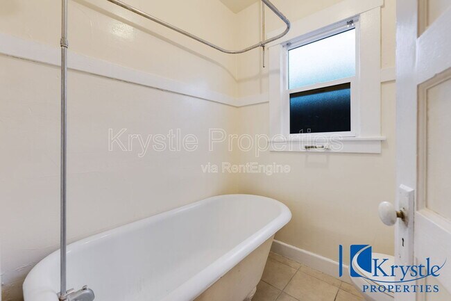 Building Photo - 1117 Sutter St