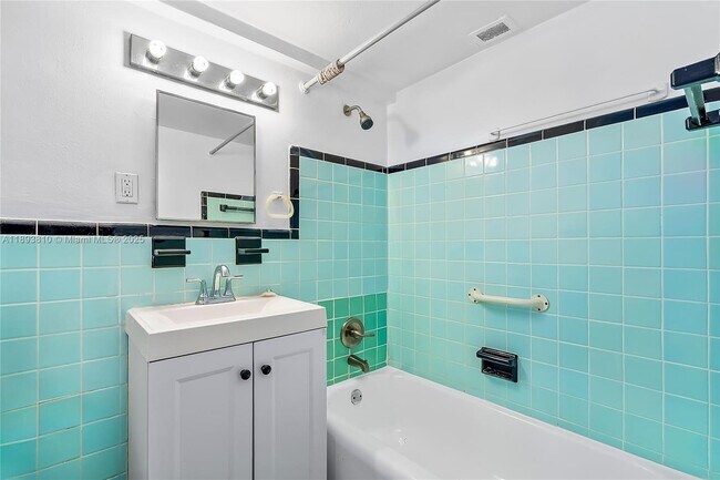 Building Photo - 6484 Indian Creek Dr