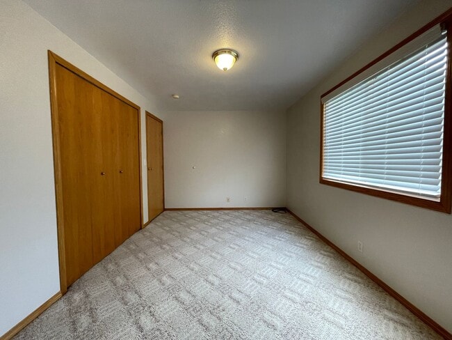 Building Photo - 1399 Chickadee Ct
