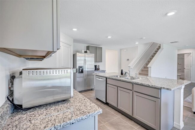 Building Photo - 7601 Rosewood Gdn Lp
