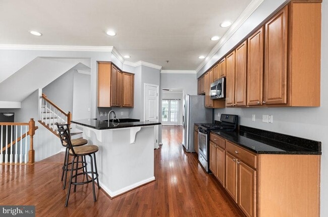 Building Photo - 2900 Lomond Pl