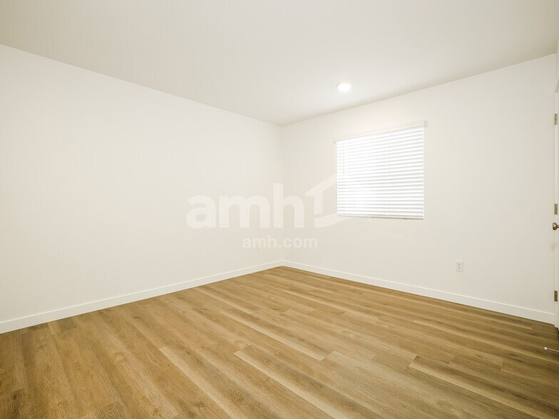 Building Photo - 2383 Dolly Ave