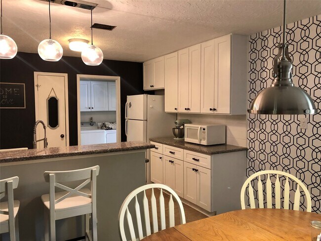 Building Photo - 802 Cascade Creek Dr