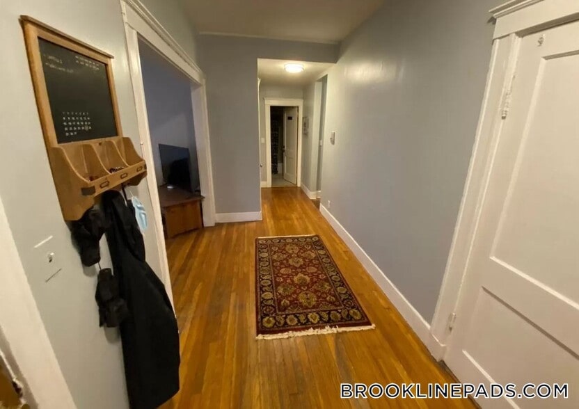 Building Photo - 170 Thorndike St