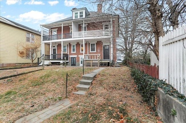 Building Photo - 1052 Edgar Ave