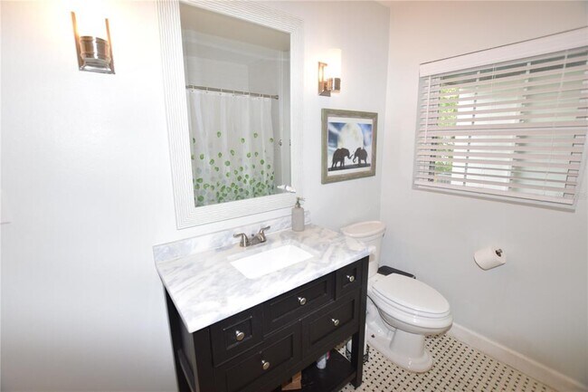 Building Photo - 924 Boardman St
