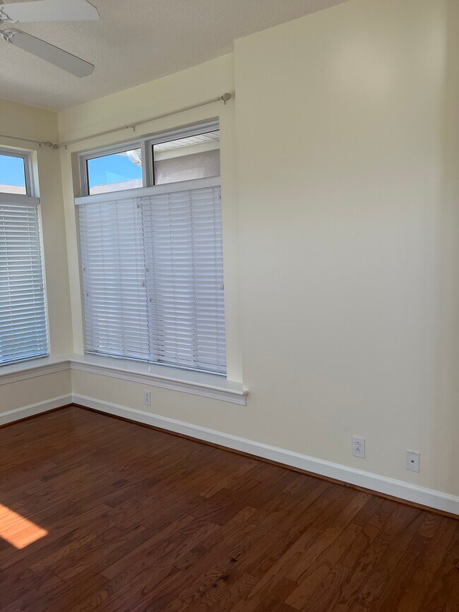Building Photo - 1429 Thames Ct