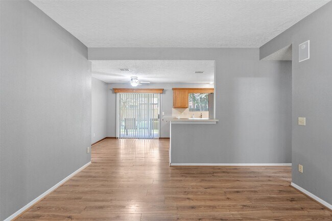 Building Photo - 7 Rockridge Ct