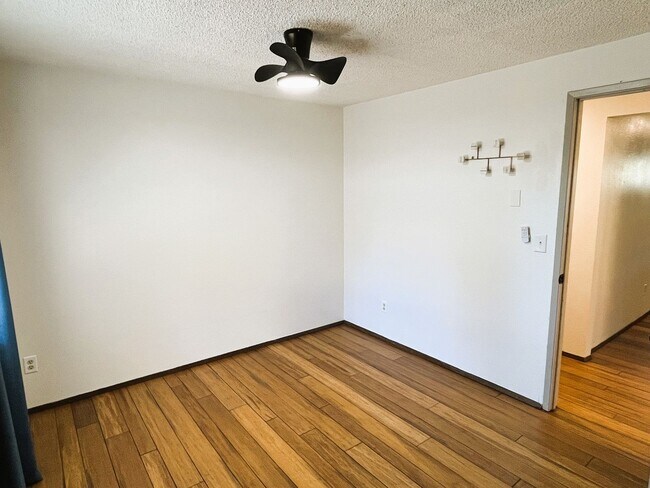 Building Photo - Beautifully Appointed Home on Generous Lot – SE Portland Rental!