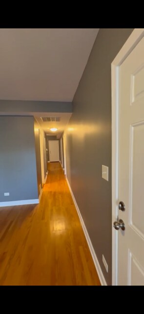 Building Photo - 647 N Hamlin Ave