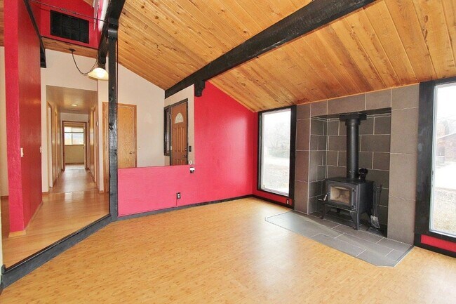 Building Photo - Fantastic Private Oasis in South East Boise!! 6 Month Lease!!