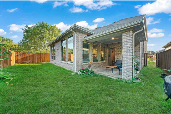 Building Photo - 1529 Woodford Pl