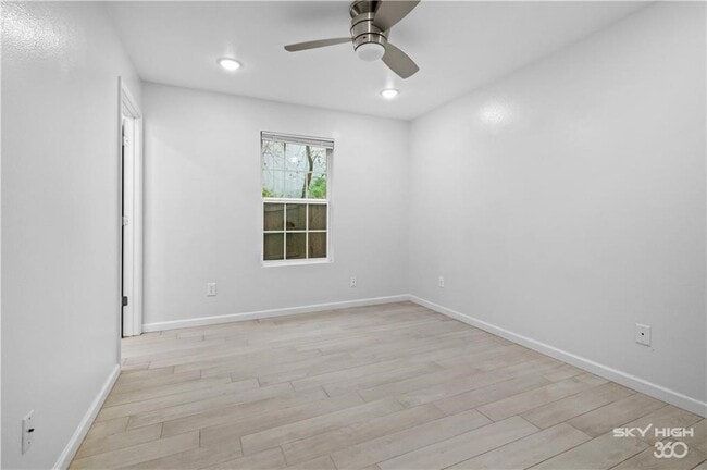 Building Photo - 731 Erika Ave