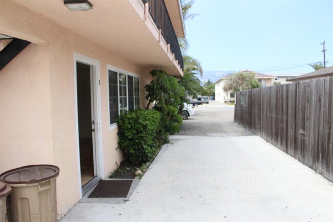 Building Photo - 6657 Sueno Rd