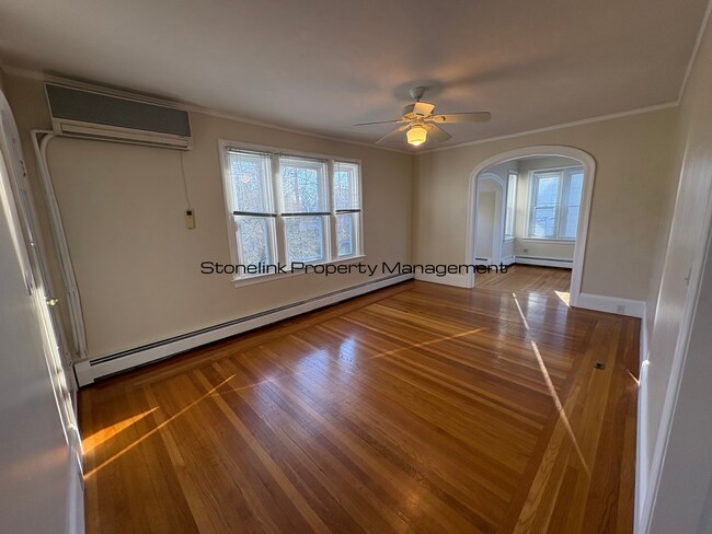 Building Photo - 550-552 Wayland Avenue