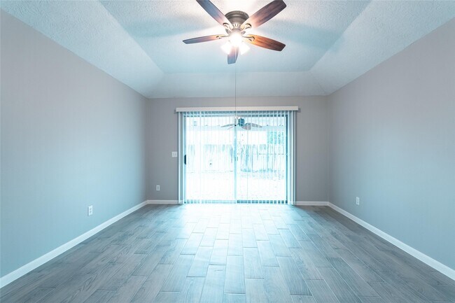 Building Photo - 8926 Sunny Point Dr
