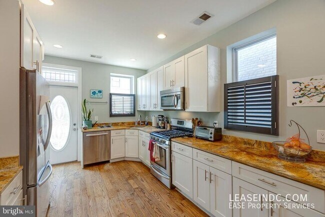 Building Photo - 604 Harvard St NW